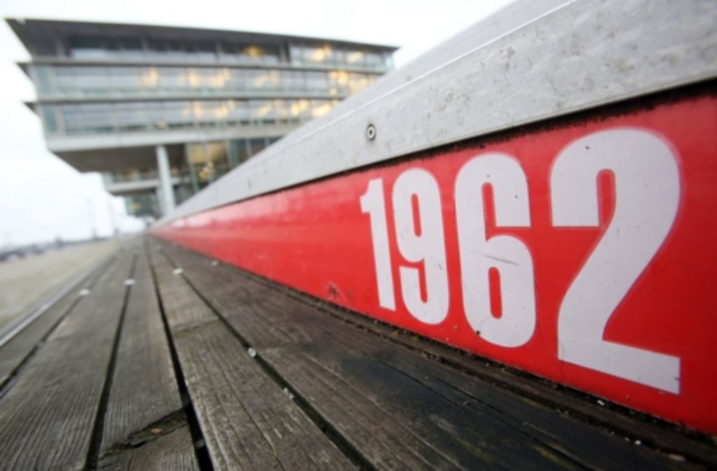 Der Höchststand der Sturmflut von 1962 an einer Freitreppe am Hamburger Hafen.