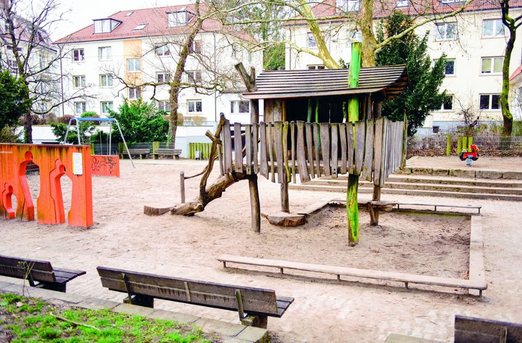 Naturspielplatz Hölderlinplatz (Stuttgart-West), Highlight: Wasserspiel-Spaß, ab 3 Jahre