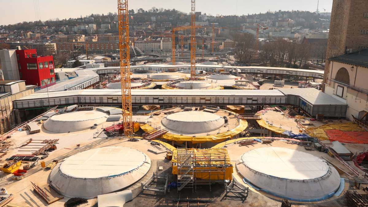 Neuer Zugang zu Gleisen am Stuttgarter Hauptbahnhof: Weg durch die große Schalterhalle gesperrt