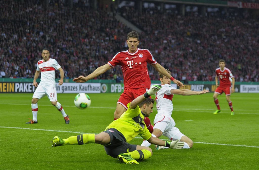 Im Pokalfinale gegen den VfB Stuttgart macht Mario Gomez das Triple für die Bayern perfekt.