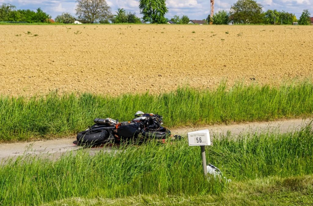 Ein Motorradfahrer wurde bei einem Unfall zwischen Oberberken und Adelberg schwer verletzt.