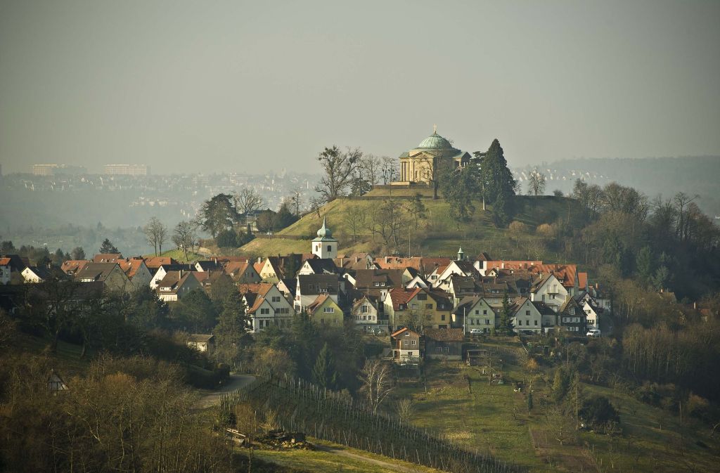 Leicht morbide: Wer einen schönen Aussichtspunkt sucht und den Aufstieg nicht scheut, kann die Grabkapelle auf dem Württemberg in Stuttgart-Rotenberg besuchen und den Blick auf das Neckartal genießen.
