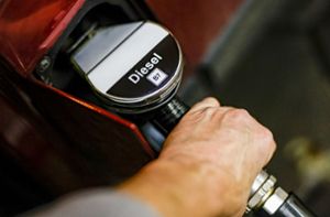 Diesel erstmals seit  Monaten wieder günstiger als Benzin