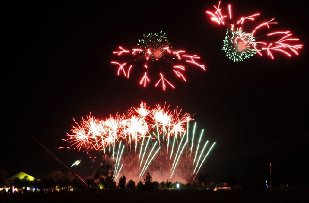 Bei den „Flammenden Sternen“ in Ostfildern treten in jedem Jahr die besten Pyrotechniker der Welt zum flammenden Wettbewerb an. Von Freitag bis Sonntag kann man dreimal ihre Kunst am Himmel bewundern.