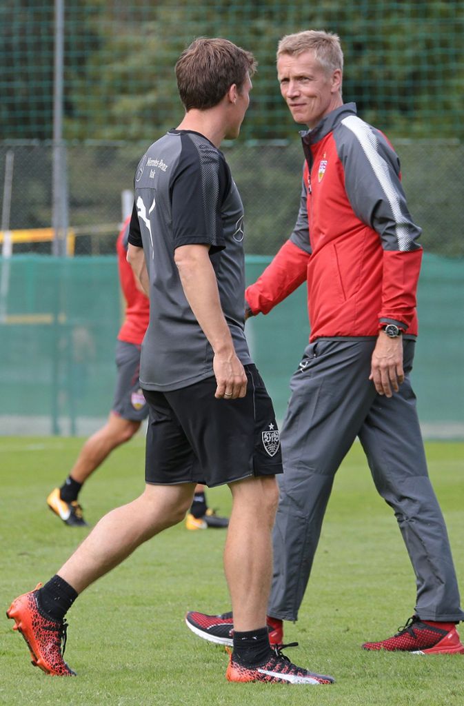 VfB Trainer Hannes Wolf und Sportdirektor Jan Schindelmeiser.