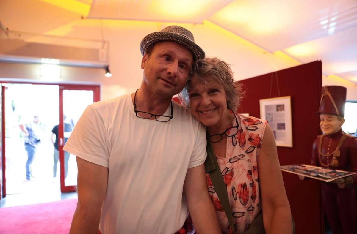 Kabarettist Sabine Schief mit ihrem Mann.