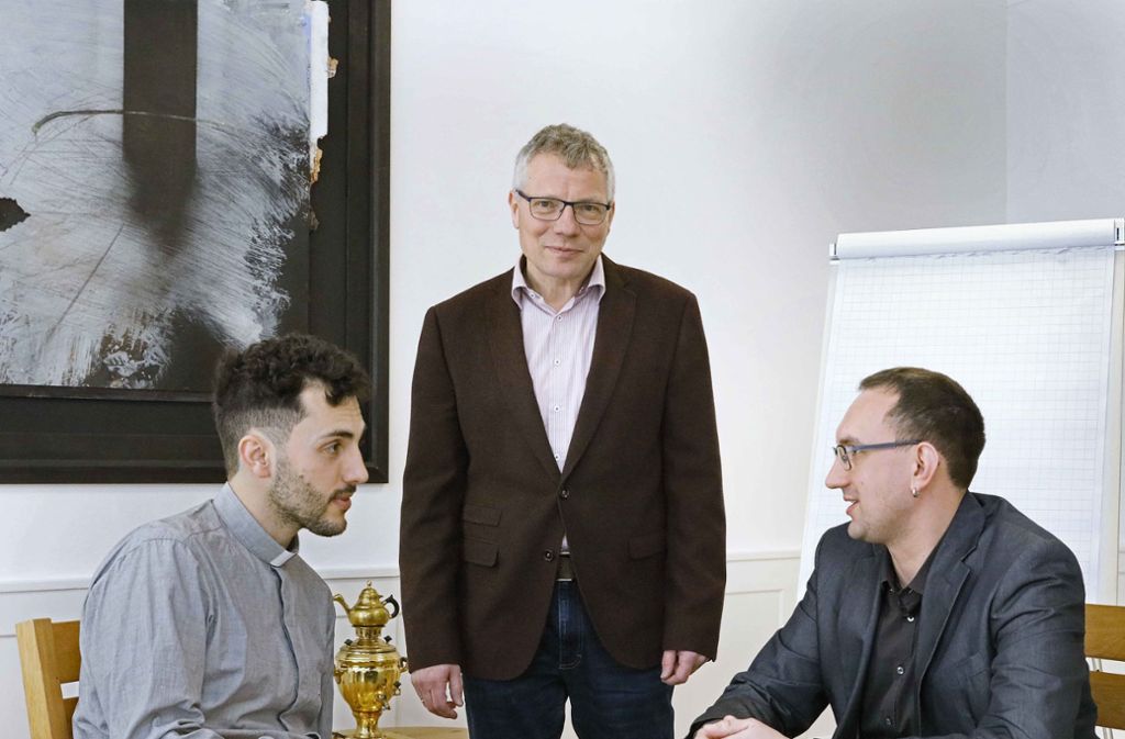 Joachim Schlör (Mitte) ist Pastoralpsychologe und hat den Kurs „Sexualität und Zölibat“ entwickelt. Branimir Marevic (links) und Jens Brückner haben an dem Kurs teilgenommen.