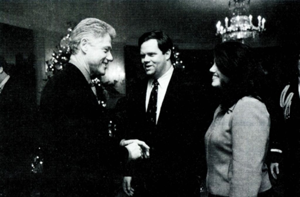 Auf der Weihnachtsparty im Weißen Haus: Bill Clinton und Monica Lewinsky