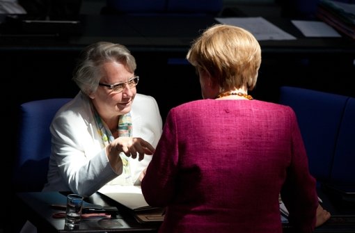 Politische Weggefährten: Schavan und Merkel sind enge Vertraute Foto: dpa
