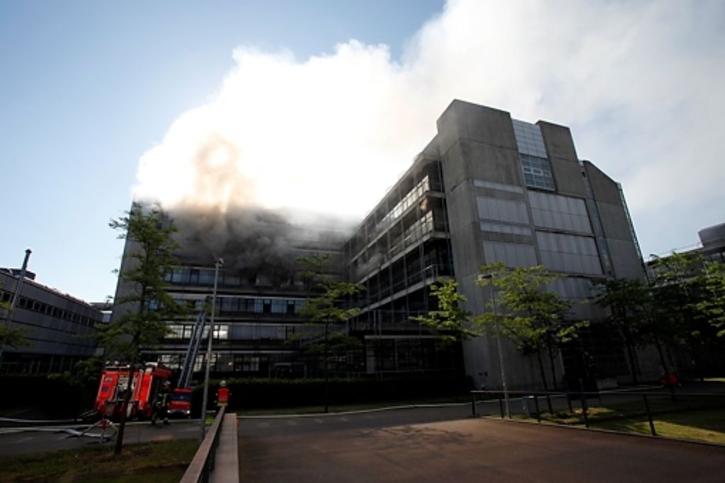 Ein Feuer in einem Institutsgebäude der Uni Stuttgart hat einen Millionenschaden verursacht.