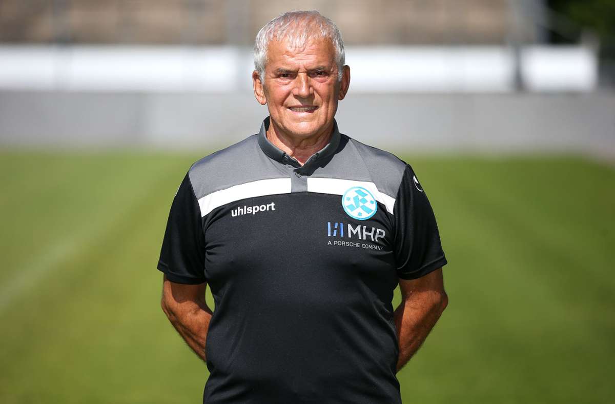 Willi Mast (72) ist seit 1983 nicht nur Busfahrer der Kickers, sondern auch die gute Seele des Vereins.