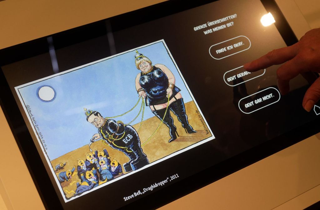 Besucher können in der Ausstellung „Zugespitzt“ im Haus der Geschichte abstimmen, ob eine Karikatur des Zeichners Steve Bell eine Grenzüberschreitung ist oder nicht.