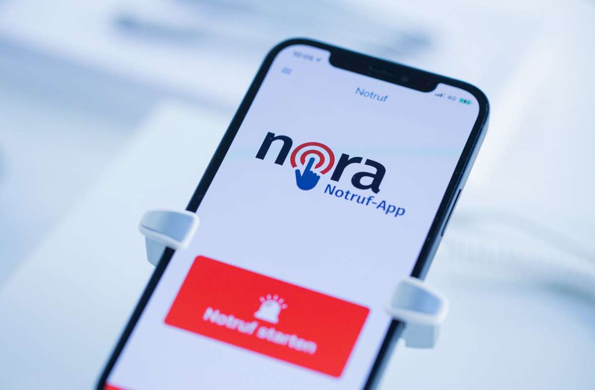 Wird der Notruf gewählt, erkennt die „nora“-App automatisch den Standort des Handys und übermittelt diesen mit einem Klick an die Leitstelle. Foto: dpa/Rolf Vennenbernd