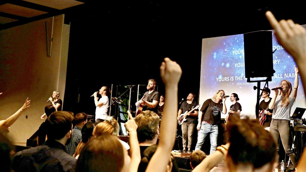 Kirche und Popmusik: Wie Freikirchen die Jugend in den Gottesdienst locken