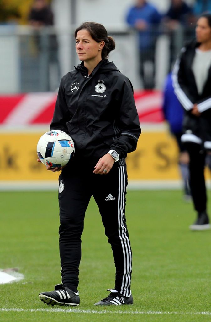 Verena Hagedorn: Von September 2016 bis April 2017 war sie Assistenztrainerin von Steffi Jones der deutschen Nationalmannschaft der Frauen. Seit April 2017 ist sie Trainerin der Frauen des Bundesligisten Bayer 04 Leverkusen.
