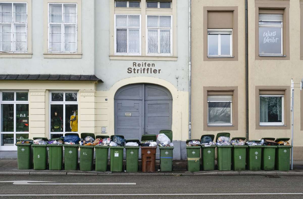 Seit dem Entsorgerwechsel zum neuen Jahr türmt sich in vielen Kommunen im Landkreis der Müll.