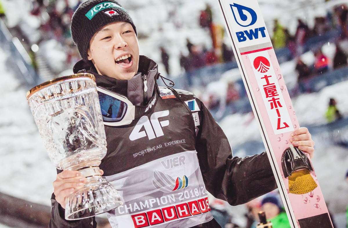 2019: Ryoyu Kobayashi (Japan) gewinnt als Dritter nach Sven Hannawald und Kamil Stoch die Tournee mit Siegen in allen vier Springen.