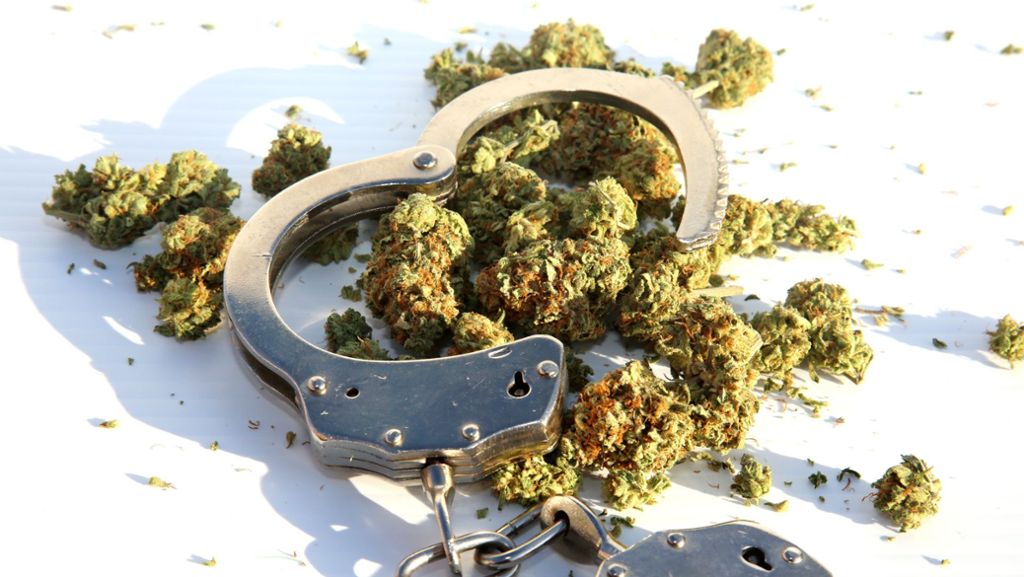 Ebersbach im Kreis Göppingen: Polizei entdeckt ein Kilo Marihuana – zwei Männer in Haft
