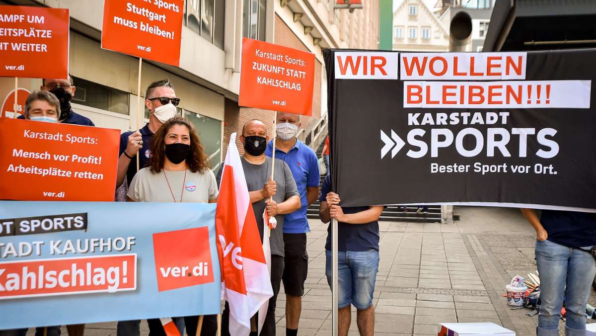  Die meisten Beschäftigten der Stuttgarter Filiale von Karstadt Sports haben kaum mehr Hoffnung, dass ihr Standort erhalten bleibt. Ihren Protest gegen die Schließung haben sie dennoch kundgetan. 