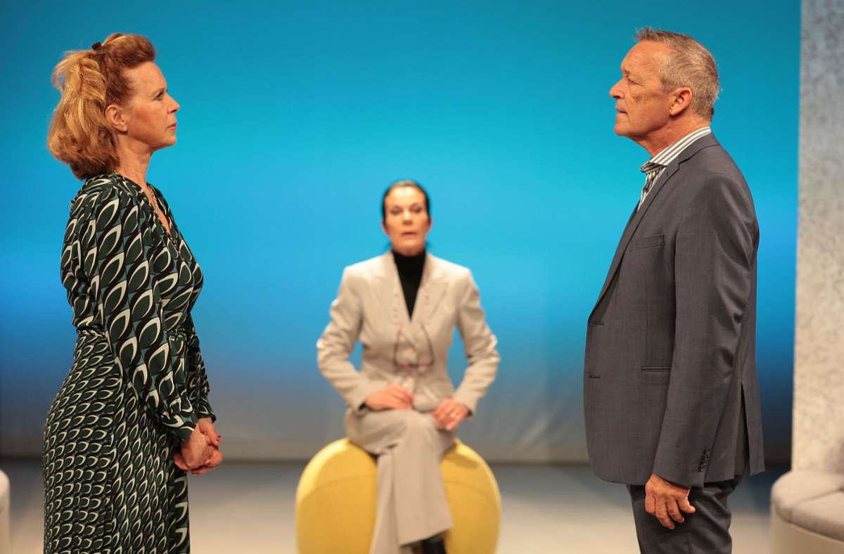 Marion Kracht als Doris Lehnert in der Komödie „Und wer nimmt den Hund