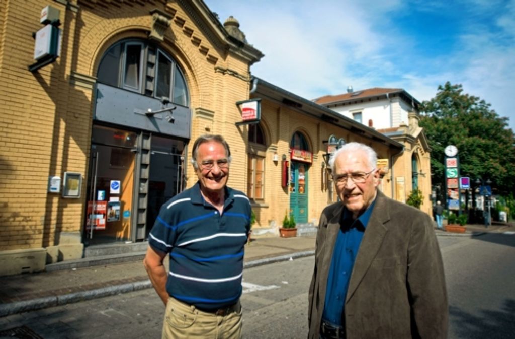 Eberhard Hahn (links)  und Professor Hans K. Schlegel Foto: Martin Stollberg