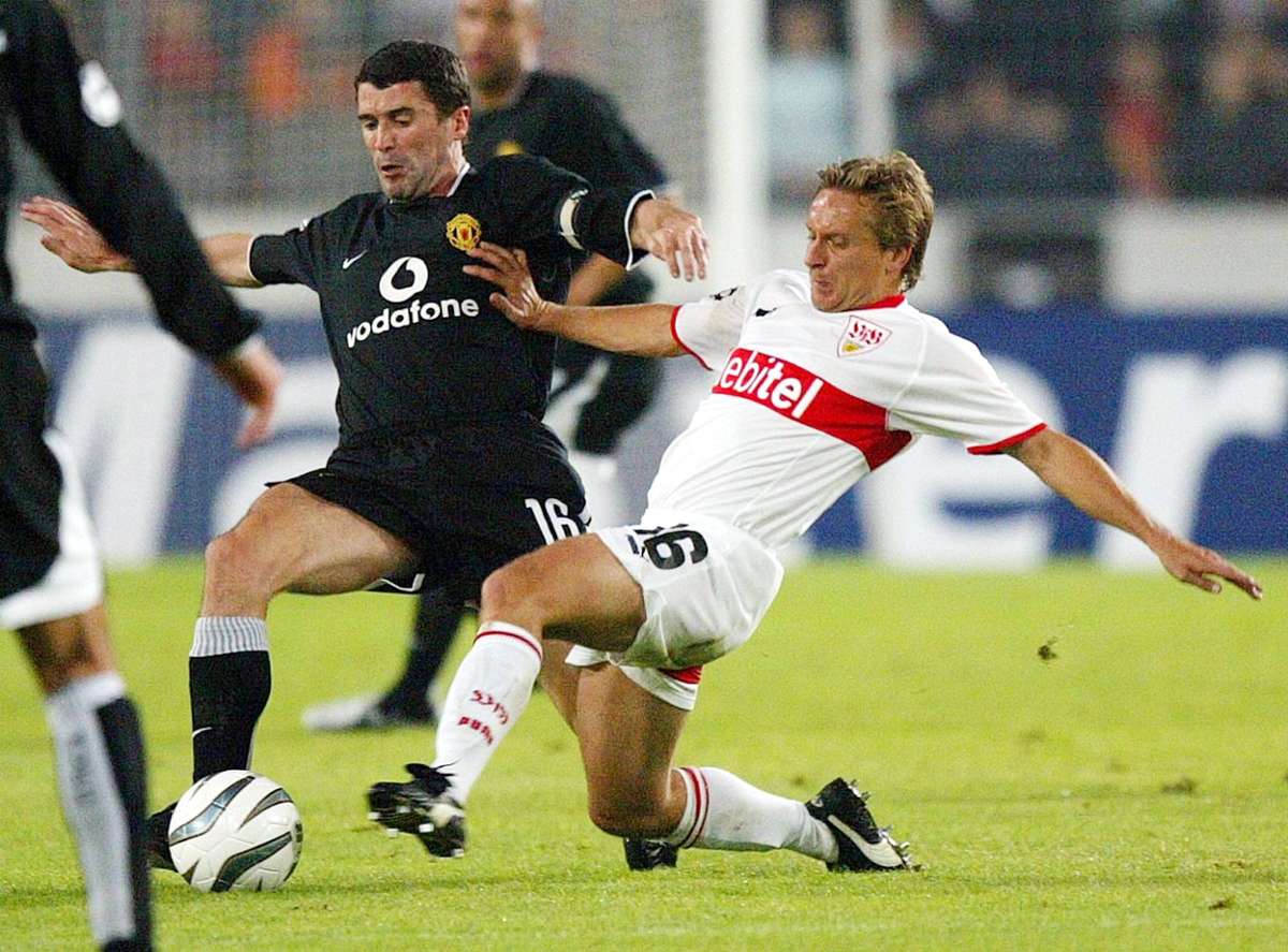 Damals im Kampf um den Ball: Horst Heldt gegen Roy Keane.