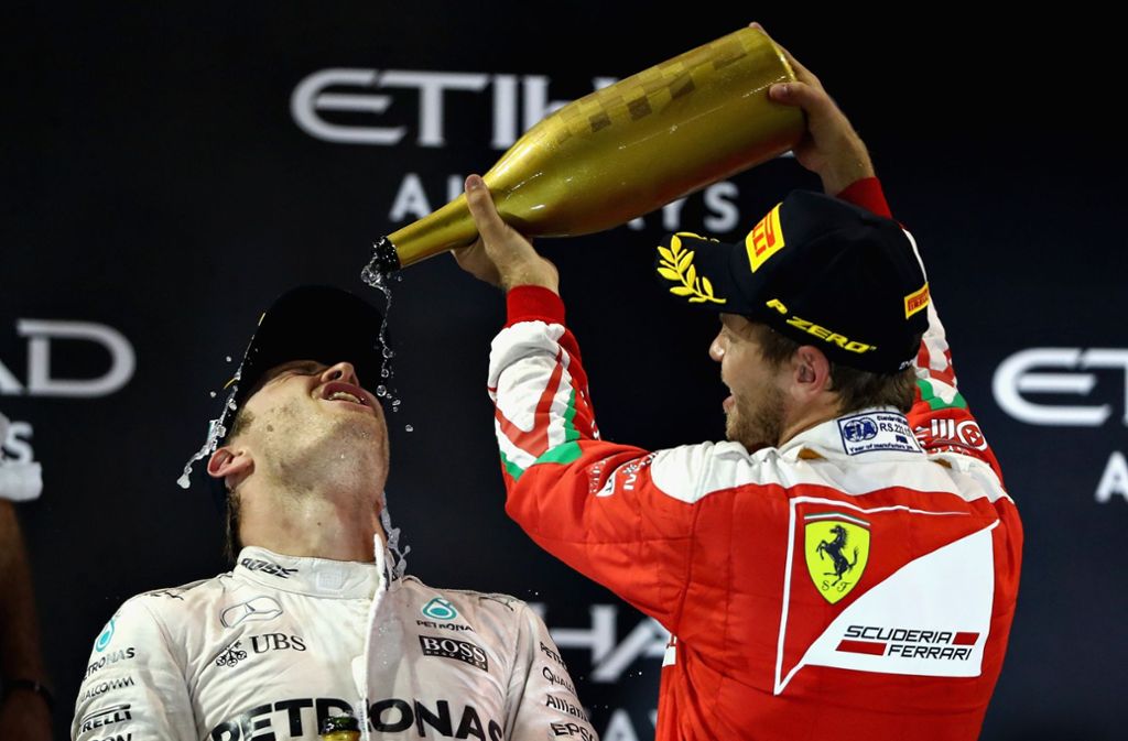 „Weltmeister-Kollege“ Sebastian Vettel feiert mit Rosberg.