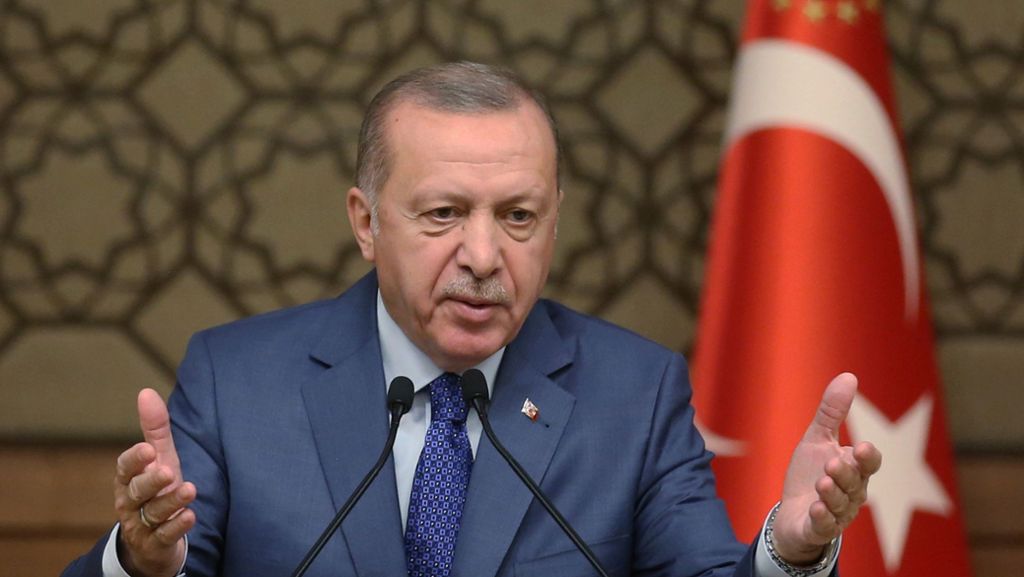  Der türkische Präsident Erdogan hat die Rückführung deutscher mutmaßlicher IS-Mitglieder angekündigt. Nun soll erstmal eine Familie kommen, die dem salafistischen Milieu zugerechnet wird. Voraussichtlich bleibt sie aber erstmal auf freiem Fuß. 