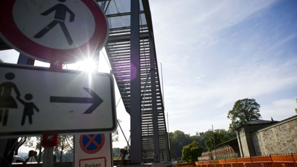 Rosensteintunnel in Bad Cannstatt: Fußgängersteg ist fertig