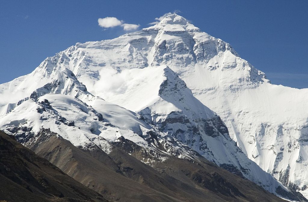 So sieht die Nordwand des Everest vom Base Camp aus.
