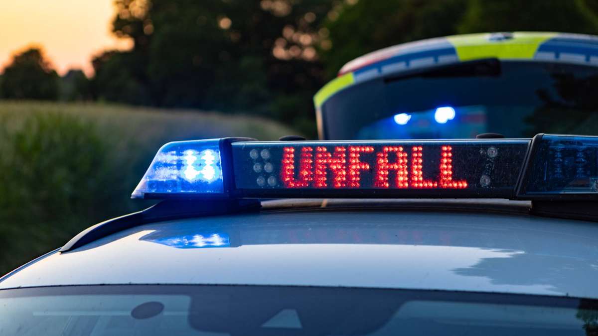 Unfall zwischen Denkendorf und Köngen: 28-Jähriger fährt in Gegenverkehr – zwei Verletzte und hoher Schaden