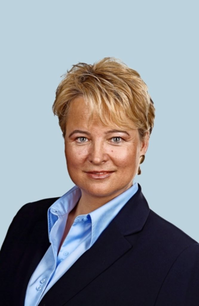 Auch seit 2013 ist Sabine Maaßen Teil des Aufsichtsrats der Daimler AG. Seit 2008 ist die Juristin im Justitiariat des IG-Metall-Vorstandes. Darüber hinaus ist sie seit 2011 im Aufsichtsrat der ThyssenKrupp AG und Mitglied im Kuratorium der Hans-Böckler-Stiftung.