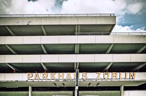Das Züblin-Parkhaus trennt laut Stadtplanern Bohnen- und Leonhardsviertel wie ein Riegel. Das könnte sich nach dem Abriss auch dank der IBA 2027 nach dem geplanten Abriss in vier Jahren ändern. Foto: Lichtgut/Leif Piechowski