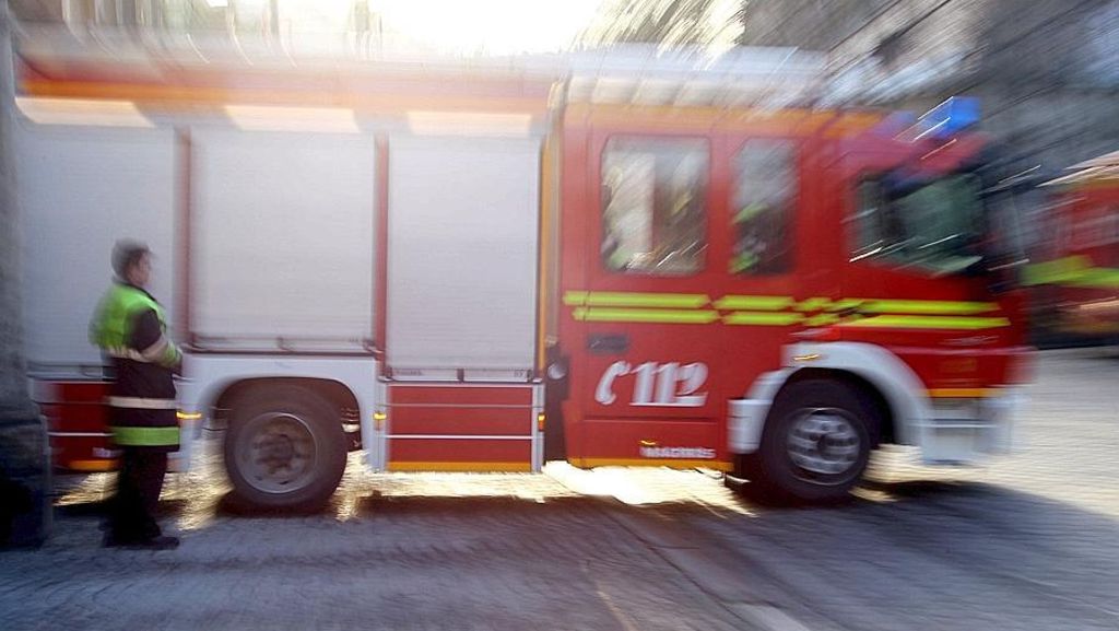 Brand in Weil der Stadt: Feuerwehr muss Hecke löschen
