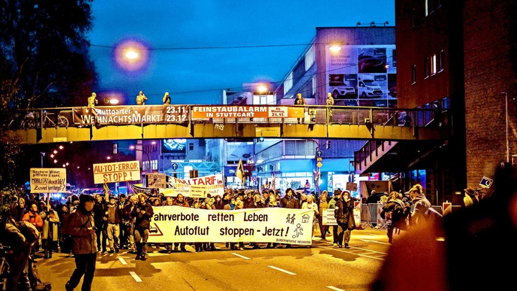 Feinstaub-Demonstration in Stuttgart: Die B 14 wird wieder lahm gelegt