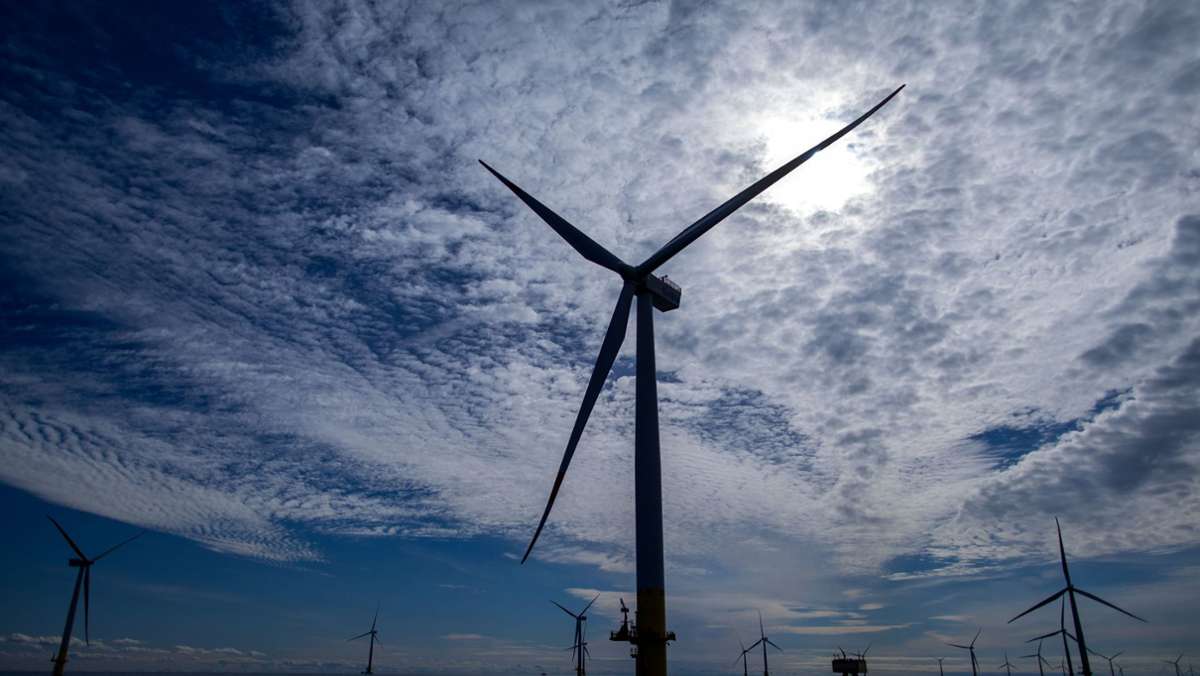  Die Energiekonzerne EnBW und BP treiben die Pläne für den Bau eines großen Windparks vor der Küste Schottlands weiter voran: Die Unternehmen haben den Zuschlag zur Entwicklung des neuen Großprojekts erhalten. 