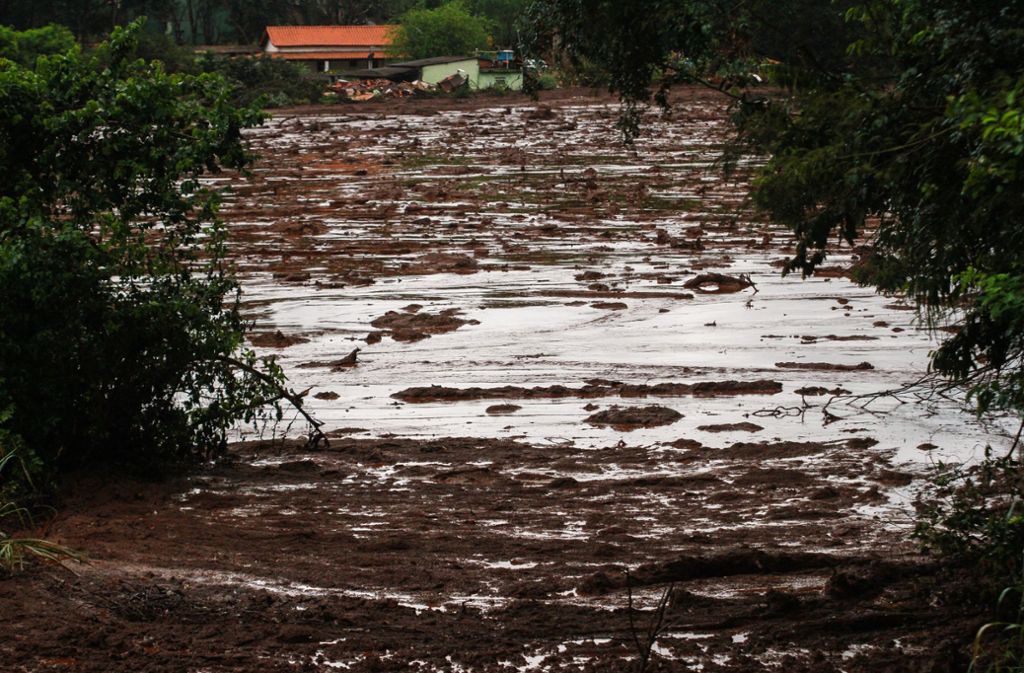 Die Zahl der Toten nach dem Bruch eines Damms für Bergbauschutt in Brasilien steigt weiter an.