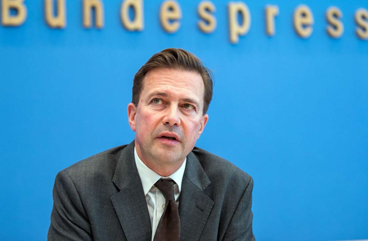 Steffen Seibert und die Bundesregierung lehnen den Begriff „Stammbaumforschung“ ab. Foto: dpa/Jens Büttner