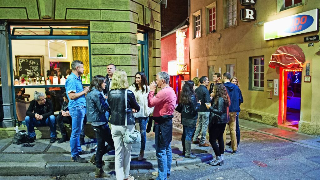 Stuttgarter Altstadt: Ansturm zur Eröffnung der Gin-Bar im Rotlichtviertel