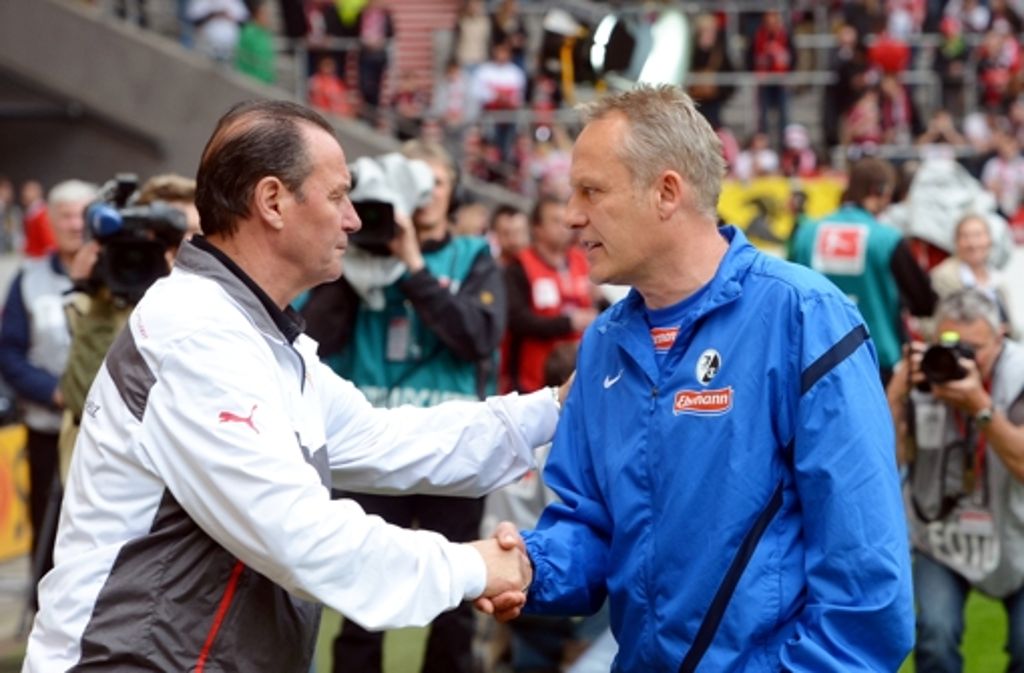 VfB-Trainer Huub Stevens (links) und der Freiburger Coach Christian Streich.