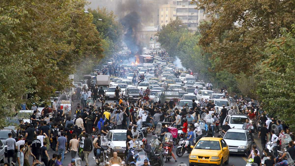 Proteste im Iran: Die Säulen der Macht im Iran wanken