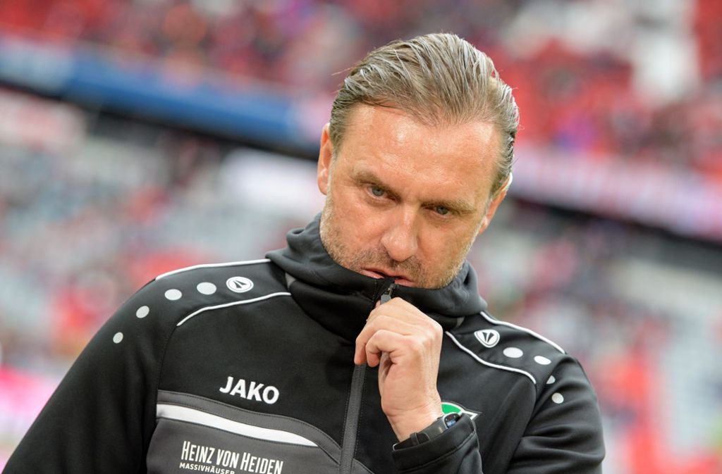 Hannovers Trainer Thomas Doll zu dem Strafstoß für seine Mannschaft nach einem angeblichen Handspiel von Bayern Münchens Jerome Boateng: „Das war ein Phantomelfer, wie wir ihn so oft erlebt haben die letzten Wochen.“