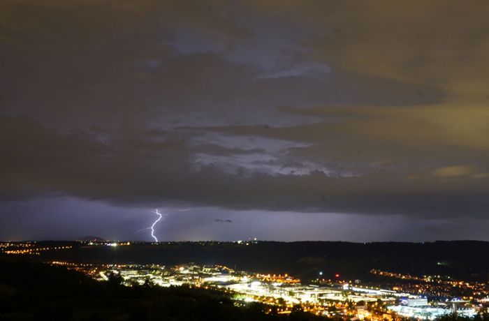 Gewitter in der Nacht zum Freitag: Wetterleuchten im Minutentakt über Stuttgart
