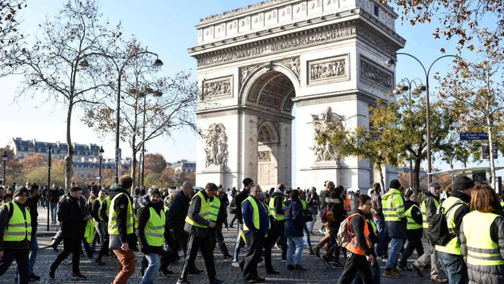Demonstration gegen höhere Spritpreise: Frau bei Protesten in Frankreich getötet