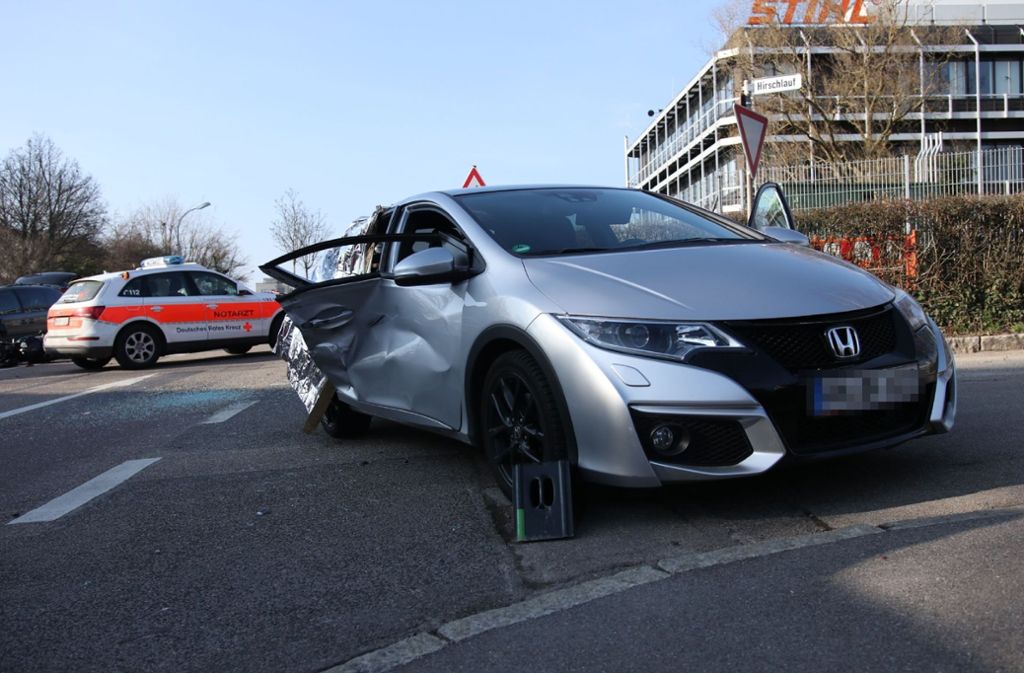 in 75-jähriger Honda-Fahrer war am Samstag laut Polizei mit seinem Auto von Waiblingen-Neustadt (Rems-Murr-Kreis) in Richtung Waiblingen unterwegs.