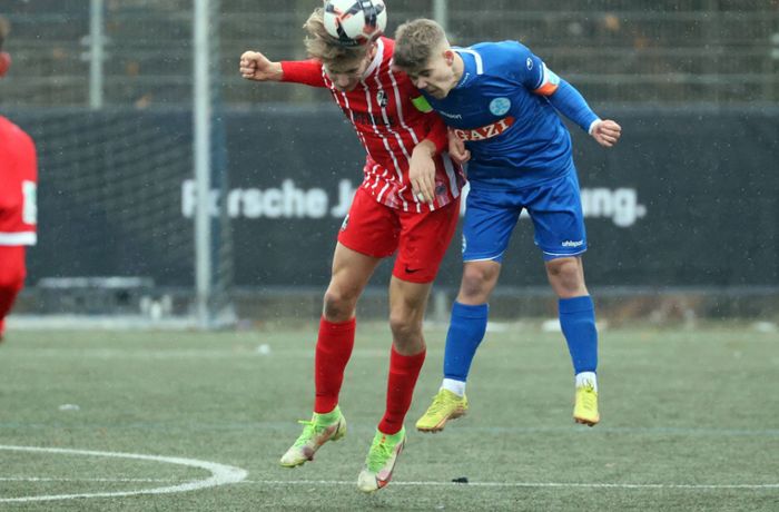 News zu den Stuttgarter Kickers: Derbysieg! Tino Lennerth schießt Kickers-U17 ins Halbfinale