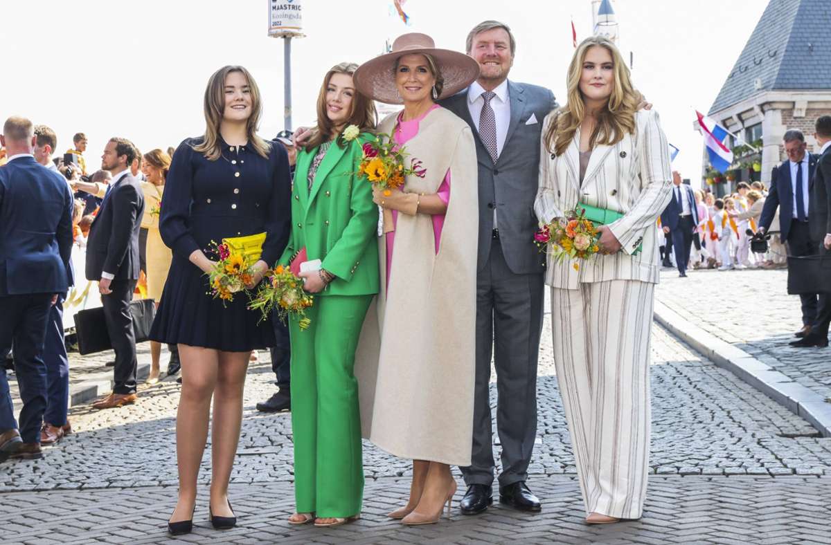 Amalia ist die Älteste von Willem-Alexanders und Máximas A-Team: Ihre jüngeren Schwestern heißen Alexia (in Grün) und Ariane.