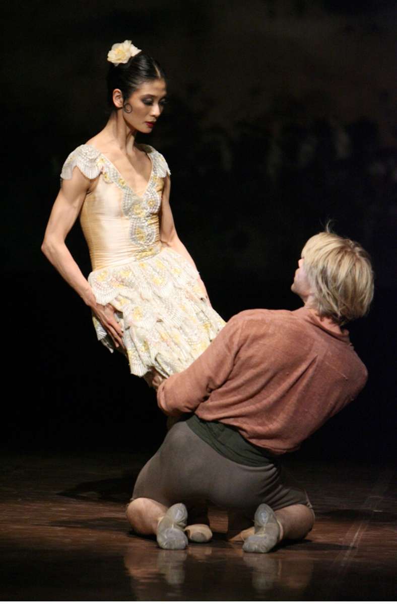 Heute eher selten auf der Bühne zu erleben: „Carmen“, Crankos Ballett in sieben Bildern,erlebte seine Uraufführung durch das Stuttgarter Ballett am 28. Februar 1971. Unsere Foto zeigt eine Wiederaufnahme mit Sue Jin Kang und Marijn Rademaker in den Hauptrollen.