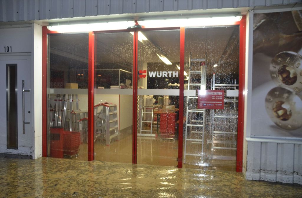 Das Wasser drang teils in die Geschäfte ein, wie hier in Heilbronn.