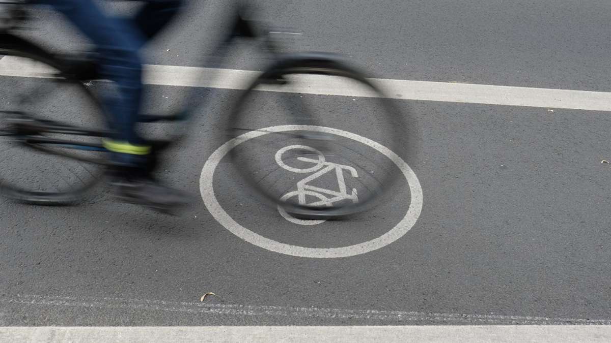 Kaputte Bremsen: Radfahrer stürzt in Freiburg  von Brücke – und verletzt sich schwer